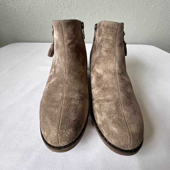 Propet Sz 9W gray suede side zipper heeled booties - Picture 6 of 11